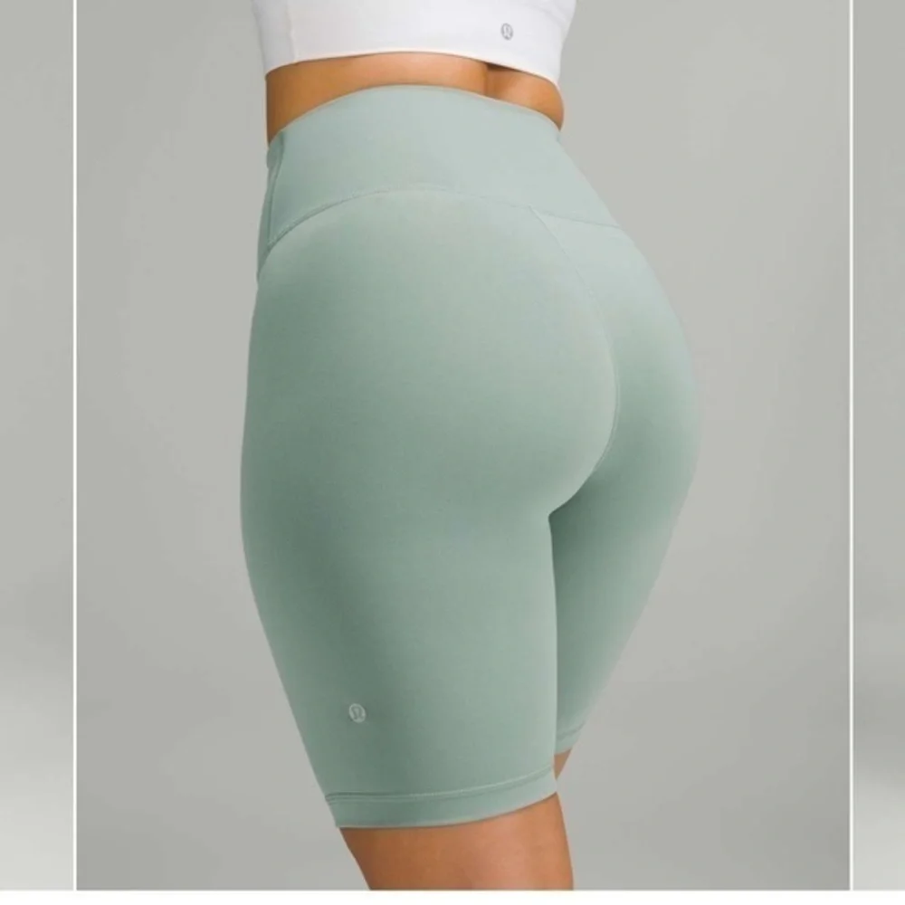 Lululemon Wunder Train Contour Fit High-Rise Short